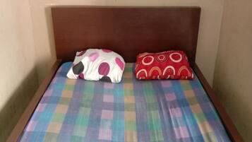 Economy Double Room | Laptop workspace, free WiFi, bed sheets