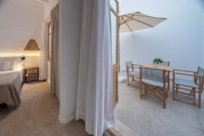 Superior Quadruple Room | Terrace/patio - Hotel Tres Tocs (Ciutadella de Menorca)