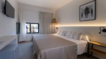 Standaard kamer, 1 twee- of 2 eenpersoonsbedden | Een minibar, een bureau, gratis wifi, beddengoed