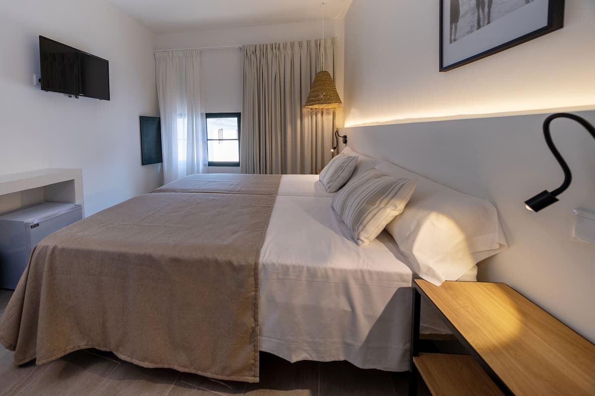 Standard Double or Twin Room | 1 bedroom, minibar, desk, free WiFi