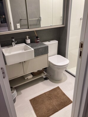 Towels, soap, shampoo, toilet paper