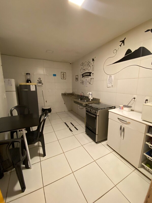 Refrigerador, microondas