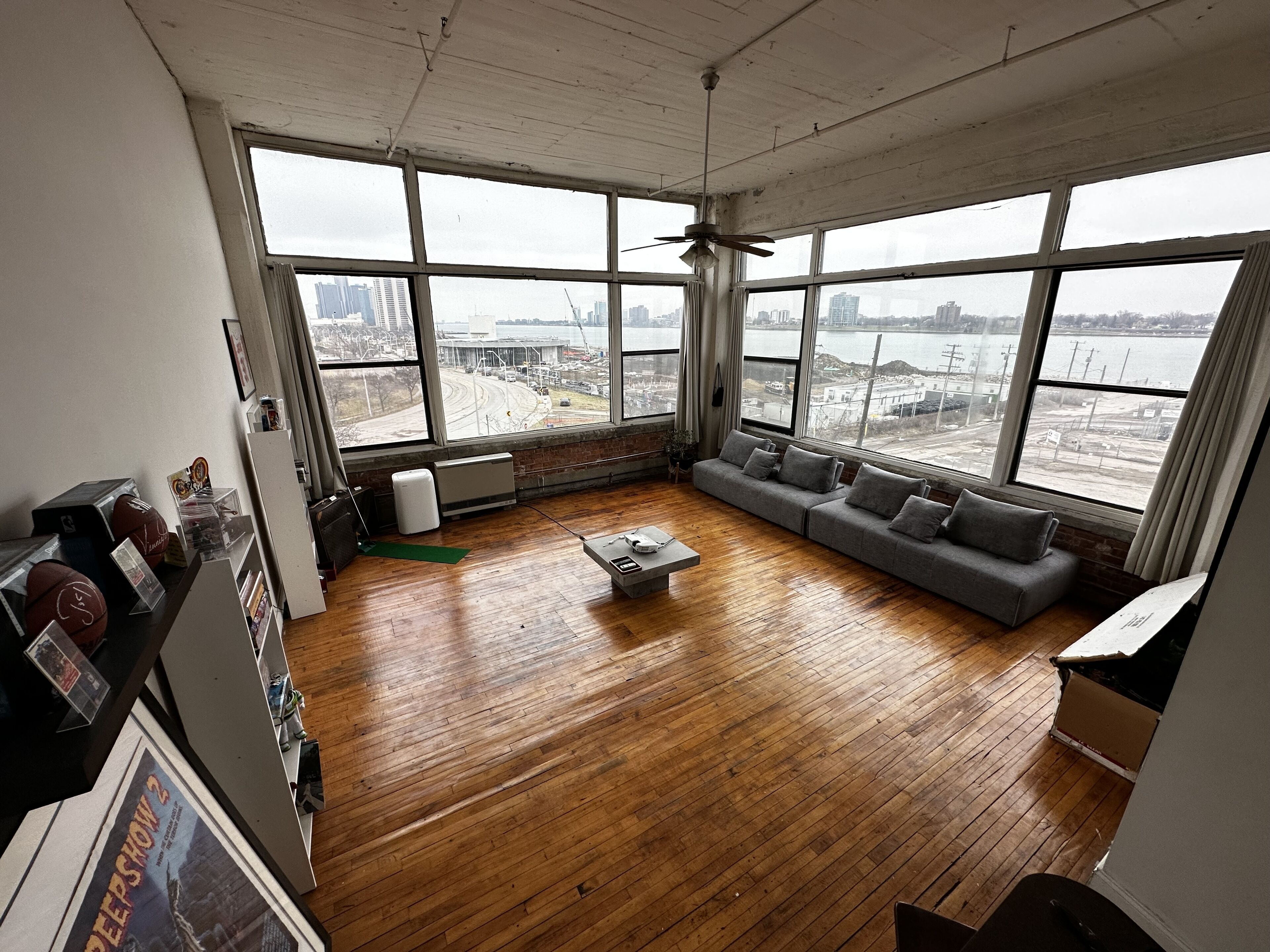 Downtown Detroit Corner Suite Loft-Near everything in the Downtown Detroit area