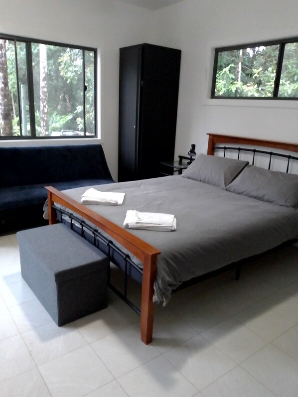 2 bedrooms, iron/ironing board, WiFi, bed sheets