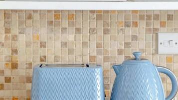 Basic Apartment, 1 King Bed with Sofa bed | Private kitchen | Fridge, oven, stovetop, dishwasher