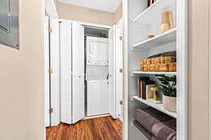 Interior - New! Contemporary 1BR Haven, Private & Pristine (Roseville)