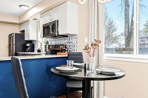 Fridge, microwave, oven, stovetop - New! Contemporary 1BR Haven, Private & Pristine (Roseville)