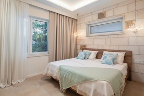 Villa | 4 bedrooms - Stara in Selca With 4 Bedrooms and 4 Bathrooms (Selca)