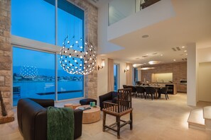 Villa | 4 bedrooms - Stara in Selca With 4 Bedrooms and 4 Bathrooms (Selca)