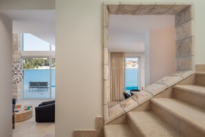 Villa | 4 bedrooms - Stara in Selca With 4 Bedrooms and 4 Bathrooms (Selca)