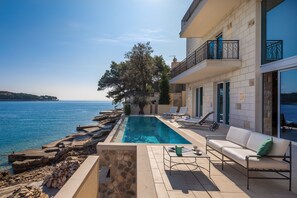 Villa | 4 bedrooms - Stara in Selca With 4 Bedrooms and 4 Bathrooms (Selca)