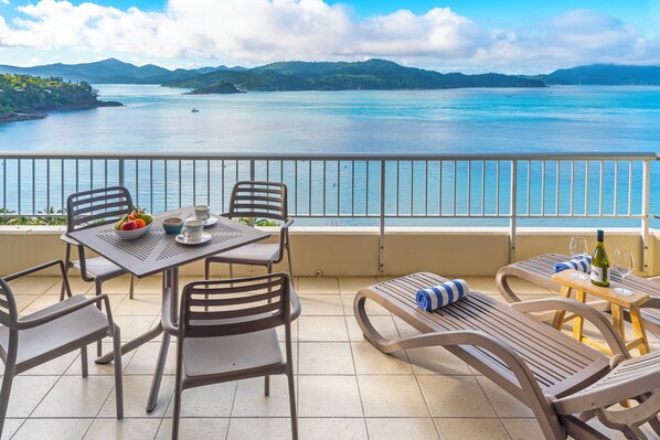 Outdoor dining - Whitsunday West Apartment 1303 (Hamilton Island)