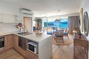 Fridge, oven, stovetop, toaster