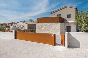 Villa | 3 bedrooms - Palmeta in Bale With 3 Bedrooms and 3 Bathrooms (Bale)