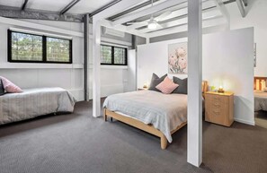 8 chambres, fer et planche à repasser, Wi-Fi, draps fournis