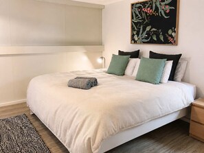 8 bedrooms, iron/ironing board, WiFi, bed sheets