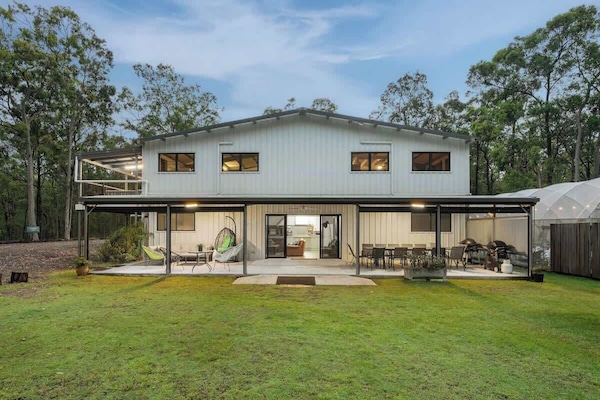 8 Winston, Stunning exterior view