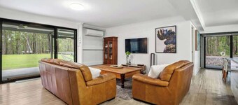 8 bedrooms 4 bath for 20+ near Mt Cotton