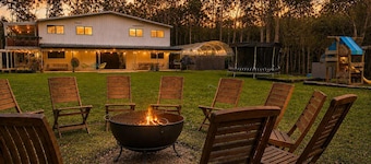 8 bedrooms 4 bath for 20+ near Mt Cotton
