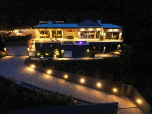 المنشأة من الخارج