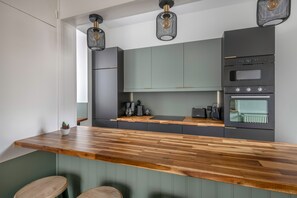 Fridge, microwave, oven, dishwasher