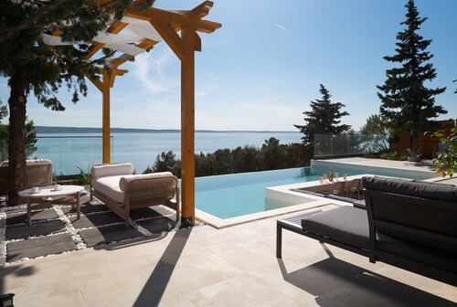 Soho in Starigrad With 6 Bedrooms and 6 Bathrooms