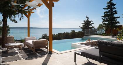 Soho in Starigrad With 6 Bedrooms and 6 Bathrooms
