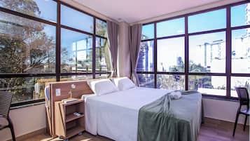 Deluxe-Doppel- oder -Zweibettzimmer | Schreibtisch, schallisolierte Zimmer, kostenloses WLAN, Bettwäsche