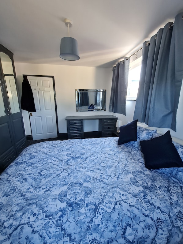 2 bedrooms, in-room safe, iron/ironing board, free WiFi