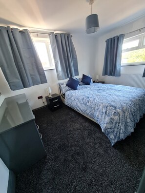 2 bedrooms, in-room safe, iron/ironing board, free WiFi