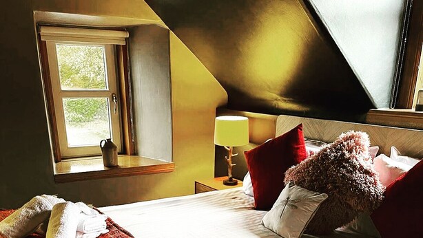 Unclassified image, 1 of 6, button - Cardross Inn (Dumbarton)