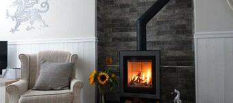 3 Bedroom Cottage in the Heart of Conwy Parking Sleeps 4