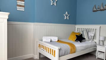 3 bedrooms, iron/ironing board, free WiFi, bed sheets