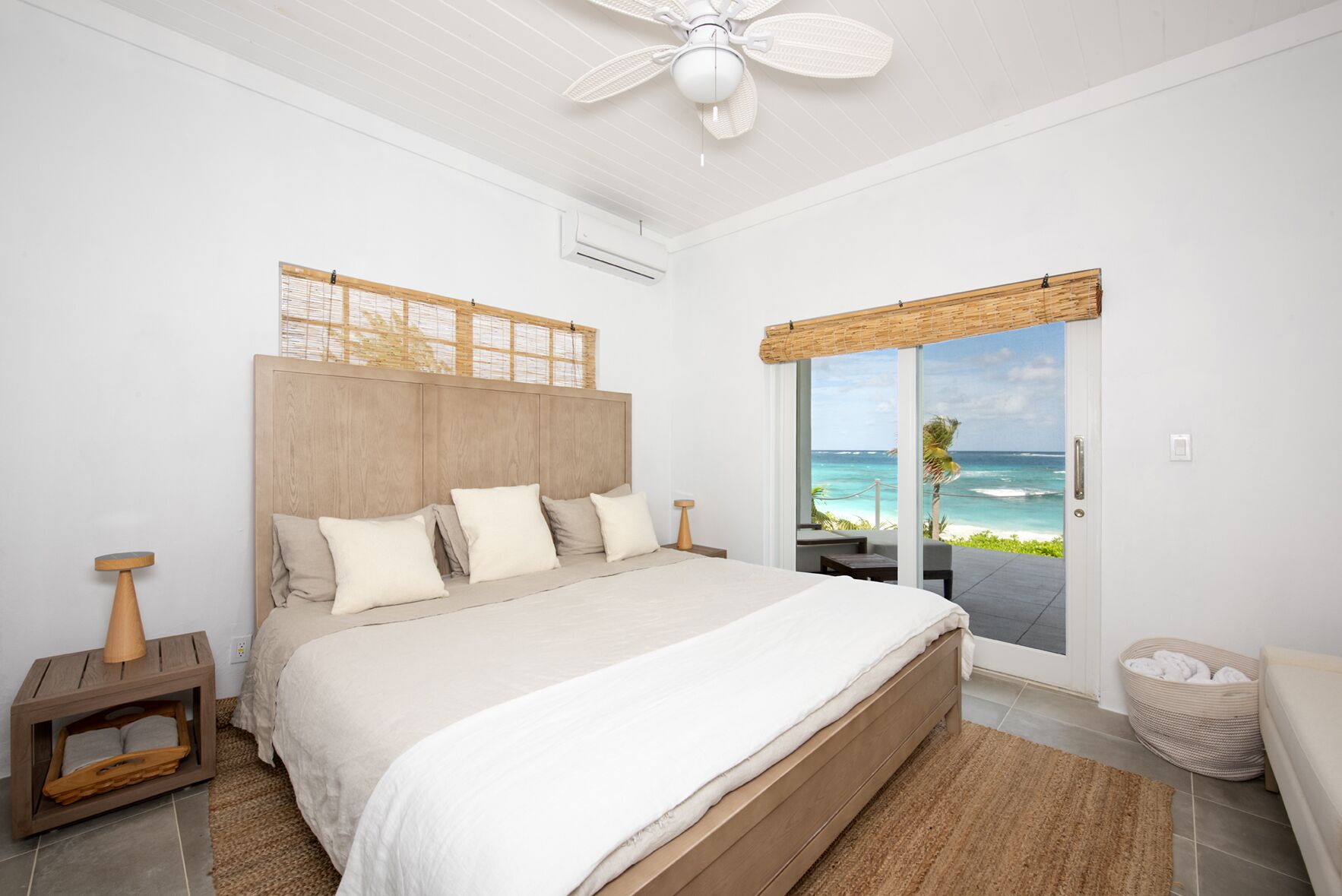 4 bedrooms, iron/ironing board, WiFi (free), bed sheets
