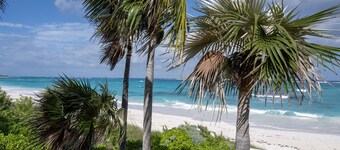 Newly Remodeled Beachfront House on Pink-Sand Double Bay Beach