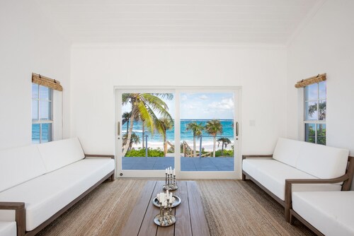 Newly Remodeled Beachfront House on Pink-Sand Double Bay Beach