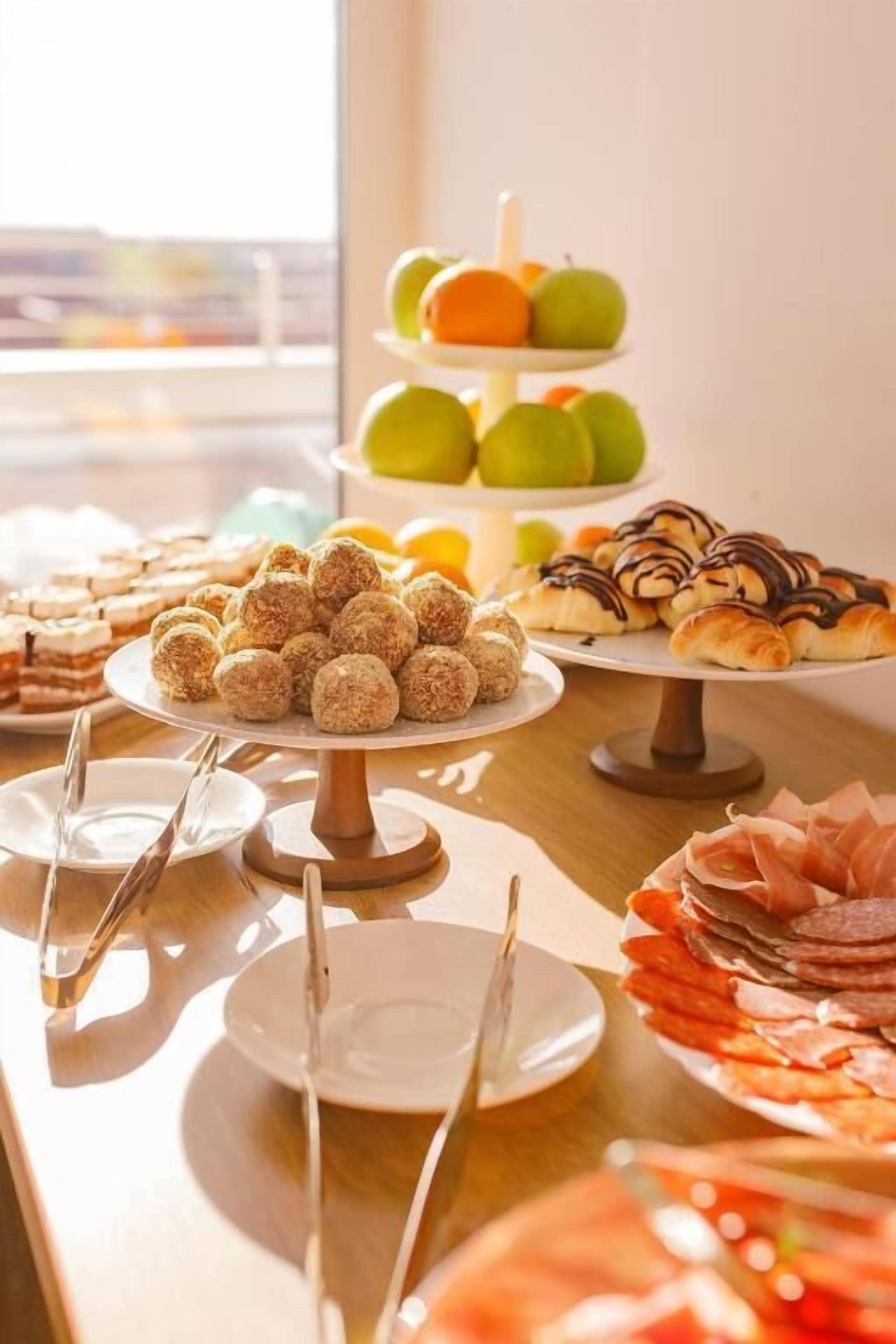 free daily continental breakfast