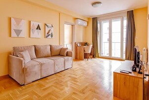 Grand Apartment | Living area | Smart TV