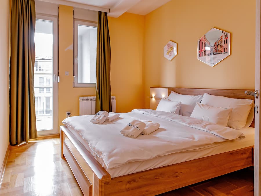 Deluxe Room | Desk, laptop workspace, blackout curtains, soundproofing