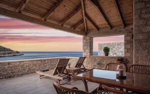 Outdoor dining - K Waterfront Residence In Mani (Mani)