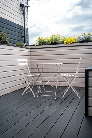 Terrace/patio - Goodstay Lodges by Urban Space (Barry)