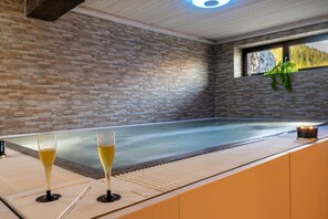 Innenpool, beheizter Pool