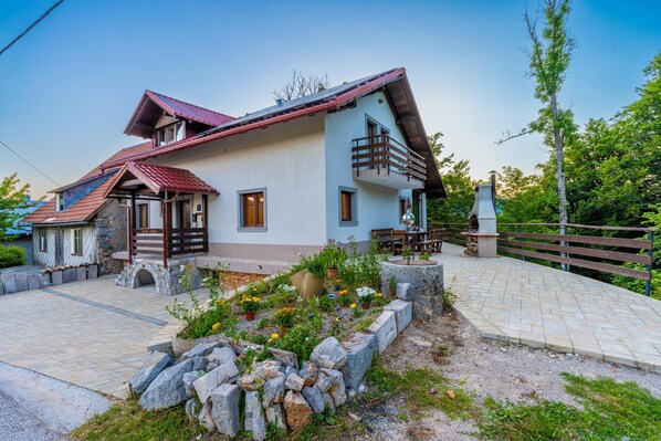 Exterior - Mountain Escape house with indoor pool (Fužine)