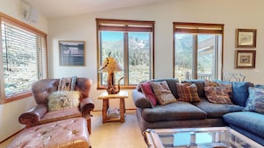 Smart TV, fireplace, DVD player, stereo