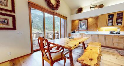 Large Family Home. Washer/Dryer, Pool Table & Gas Grill. Mountain Views