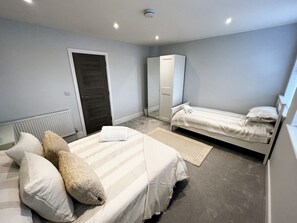 3 chambres, fer et planche Ă repasser, lit parapluie, Wi-Fi gratuit