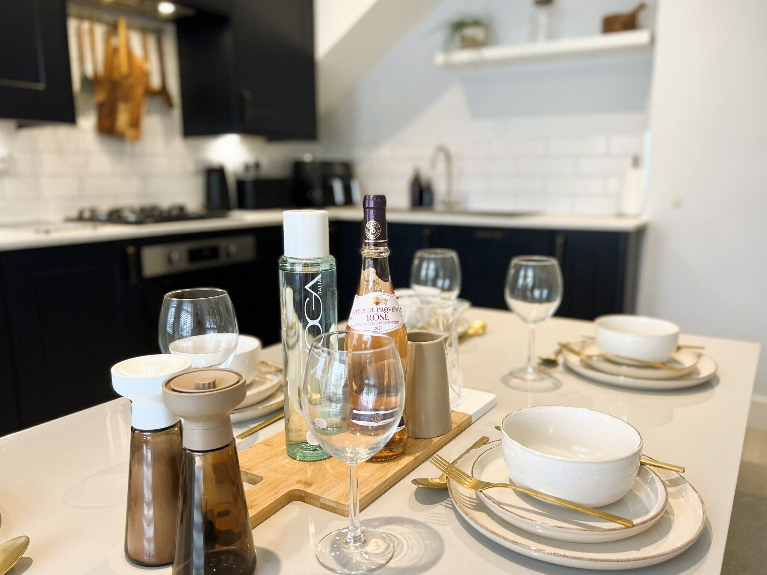 ثلاجة، ميكروويف، فرن، غسالة أطباق