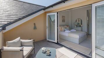 3 bedrooms, iron/ironing board, travel cot, free WiFi
