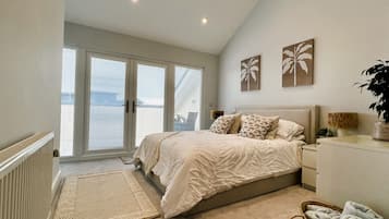 3 bedrooms, iron/ironing board, travel crib, free WiFi