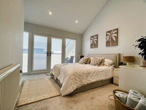 3 bedrooms, iron/ironing board, travel crib, free WiFi